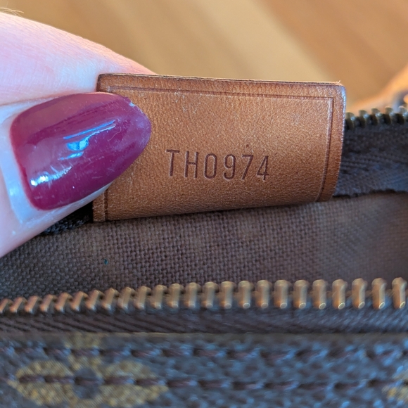 ❌ SOLD ❌ Louis Vuitton mini speedy with crossbody strap - Picture 9 of 17